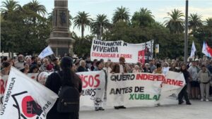 Por unha vivenda digna e contra a carestía da vida CONSTRUÍR A FOLGA XERAL